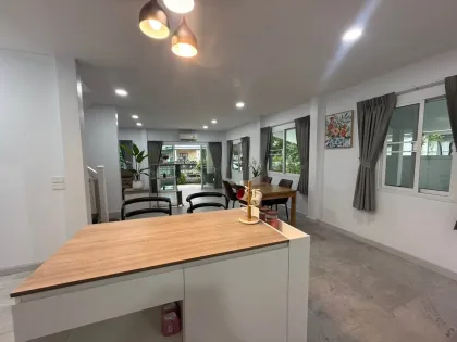 Neu renovierte 3-Schlafzimmer-Villa zur Miete in Land & Houses Chalong