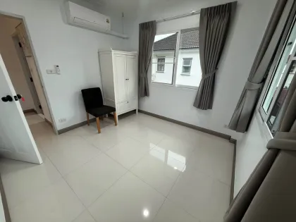 Neu renovierte 3-Schlafzimmer-Villa zur Miete in Land & Houses Chalong
