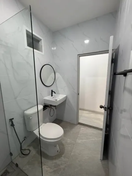 Neu renovierte 3-Schlafzimmer-Villa zur Miete in Land & Houses Chalong