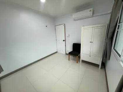 Neu renovierte 3-Schlafzimmer-Villa zur Miete in Land & Houses Chalong