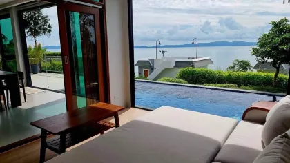 Вилла с бассейном и видом на море в аренду и продажу в Паклоке, Пхукет