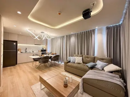 Luxuriöse 2-Zimmer-2-Bad-Wohnung in der Nähe des Nai Harn Strandes