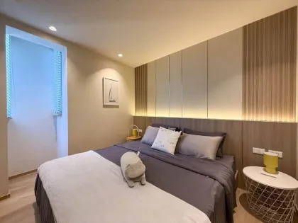 Luxuriöse 2-Zimmer-2-Bad-Wohnung in der Nähe des Nai Harn Strandes