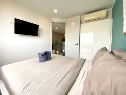 คอนโด 1 ห้องนอนให้เช่าที่ The Tower Condo พร้อมวิวทะเล