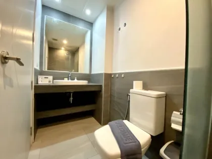 คอนโด 1 ห้องนอนให้เช่าที่ The Tower Condo พร้อมวิวทะเล