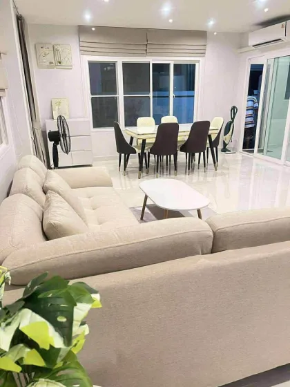 Brandneue 3-Zimmer-Villa zur Miete in Supalai Lake Ville, Koh Kaew