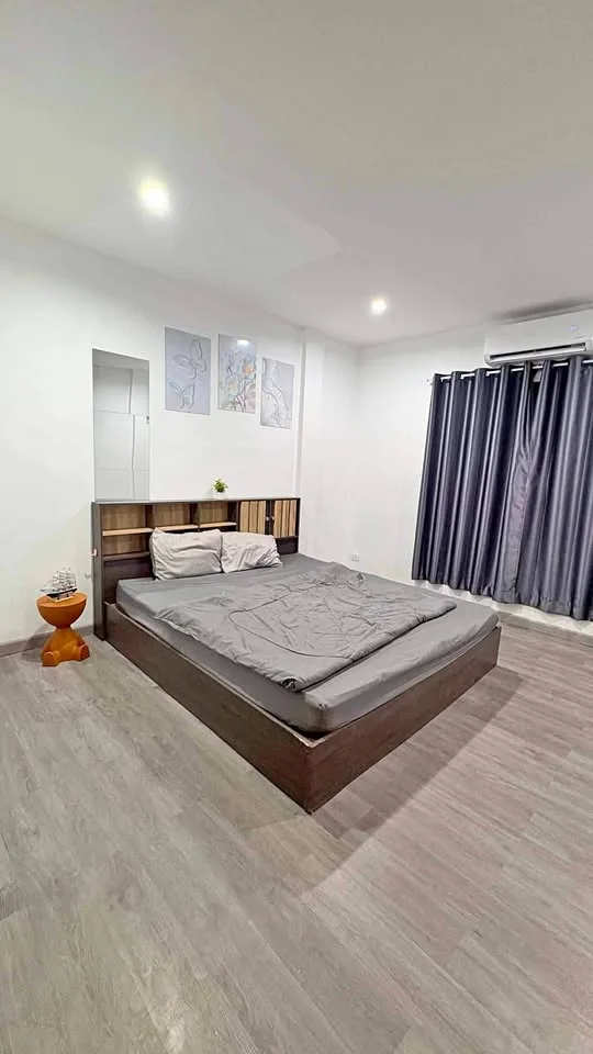 Casa adosada de 3 dormitorios y 2 baños en alquiler en Kathu, Phuket