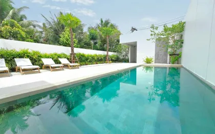 Modern 3-Bedroom Semi-Detached Pool Villa for Rent in Bang Tao