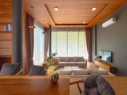 Villa moderne de luxe avec piscine au bord du lac à Cherngtalay