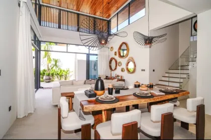 Villa de 4 habitaciones con piscina privada en alquiler en Chalong