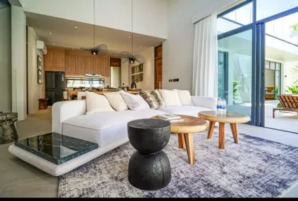 Villa de 4 habitaciones con piscina privada en alquiler en Chalong