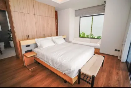 Villa de 4 habitaciones con piscina privada en alquiler en Chalong