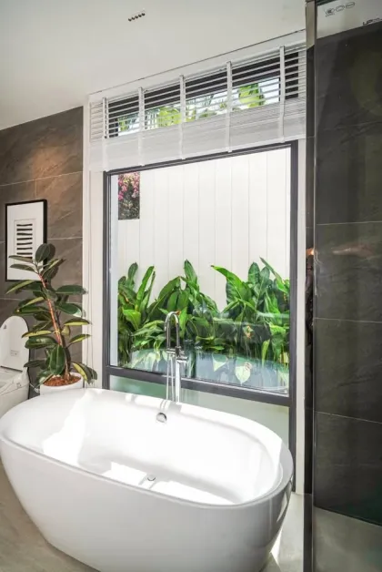 Villa de 4 habitaciones con piscina privada en alquiler en Chalong