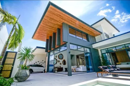 Villa de 4 habitaciones con piscina privada en alquiler en Chalong