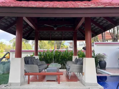 Великолепная вилла с 4 спальнями и бассейном в Laguna Village