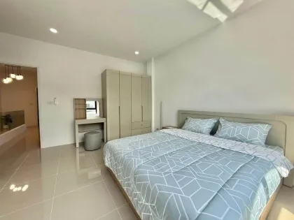 3 Schlafzimmer, 3 Badezimmer Reihenhaus zur Miete in Kathu