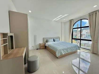 3 Schlafzimmer, 3 Badezimmer Reihenhaus zur Miete in Kathu