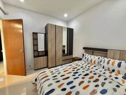 3 Schlafzimmer, 3 Badezimmer Reihenhaus zur Miete in Kathu