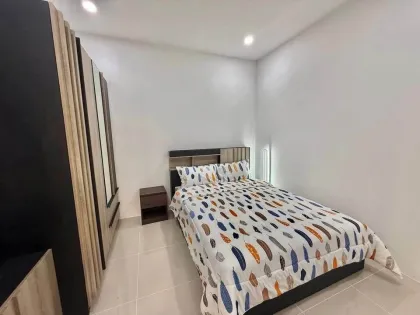 3 Schlafzimmer, 3 Badezimmer Reihenhaus zur Miete in Kathu