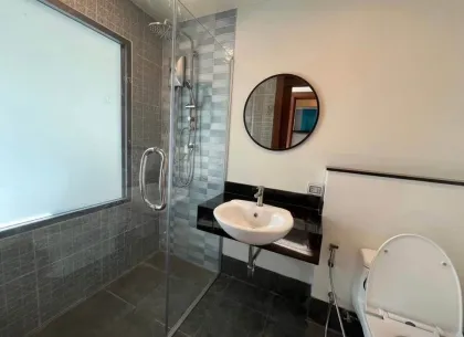 Haus mit 2 Schlafzimmern und westlicher Küche in Chalong