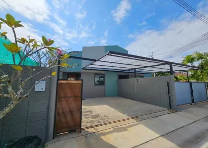 Haus mit 2 Schlafzimmern und westlicher Küche in Chalong