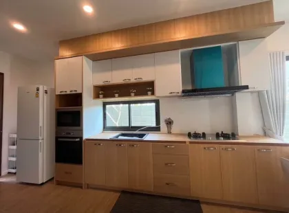 Haus mit 2 Schlafzimmern und westlicher Küche in Chalong