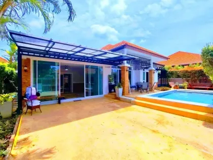 Villa con piscina y 4 habitaciones en gran terreno en alquiler en Chalong