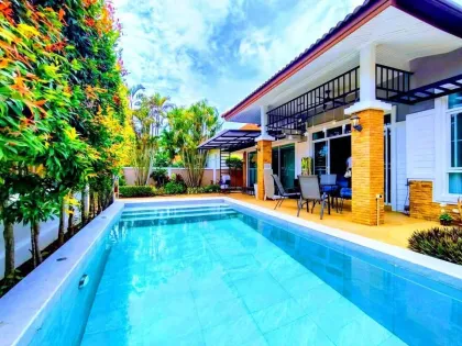 Villa con piscina y 4 habitaciones en gran terreno en alquiler en Chalong