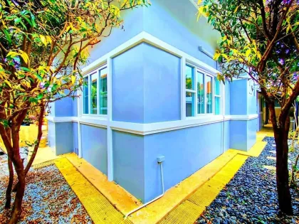 Villa con piscina y 4 habitaciones en gran terreno en alquiler en Chalong