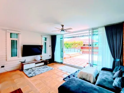 Villa con piscina y 4 habitaciones en gran terreno en alquiler en Chalong