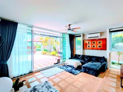 Villa con piscina y 4 habitaciones en gran terreno en alquiler en Chalong