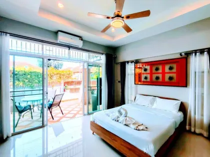 Villa con piscina y 4 habitaciones en gran terreno en alquiler en Chalong