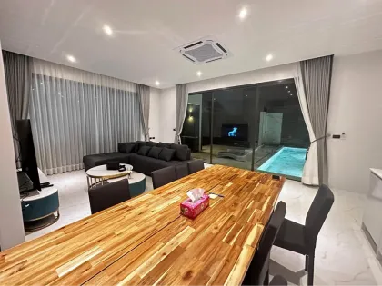 Villa privée avec piscine, 3 chambres 4 salles de bain à Chalong