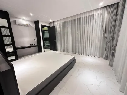 Villa privée avec piscine, 3 chambres 4 salles de bain à Chalong