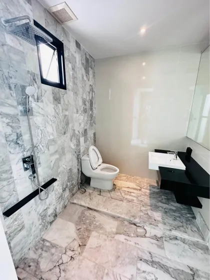 Villa privée avec piscine, 3 chambres 4 salles de bain à Chalong