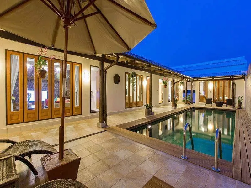 Villa avec Piscine de 3 Chambres à Louer à Rawai, Phuket