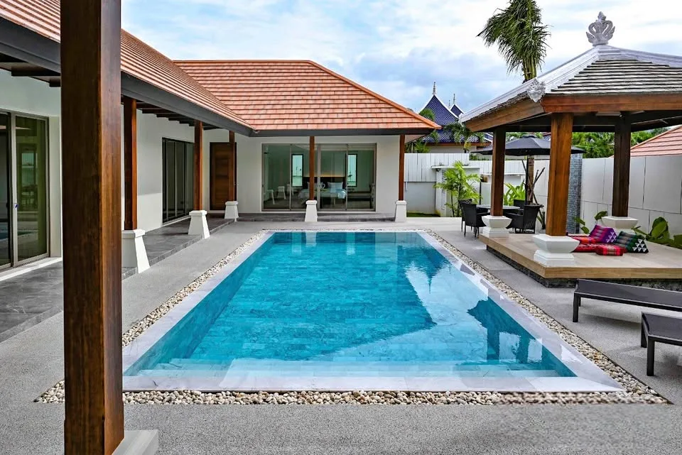 Villa de luxe 3+1 chambres avec piscine à louer à Cherng Talay