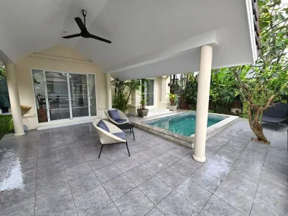 Privatpool-Villa in Land & House Chalong mit 3 Schlafzimmern