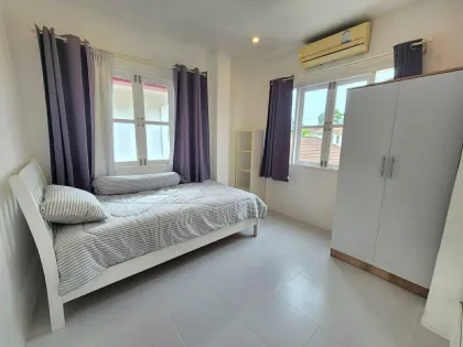 Privatpool-Villa in Land & House Chalong mit 3 Schlafzimmern