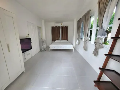 Privatpool-Villa in Land & House Chalong mit 3 Schlafzimmern