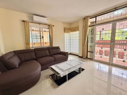 Villa de 3 habitaciones y 3 baños con vista al jardín en alquiler en Wichit, Phuket