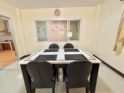Villa de 3 habitaciones y 3 baños con vista al jardín en alquiler en Wichit, Phuket