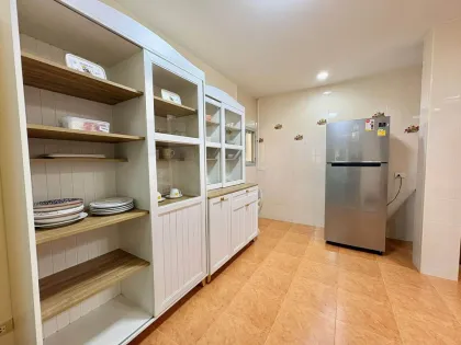Villa de 3 habitaciones y 3 baños con vista al jardín en alquiler en Wichit, Phuket