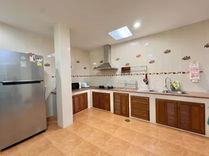Villa de 3 habitaciones y 3 baños con vista al jardín en alquiler en Wichit, Phuket