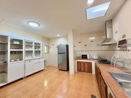 Villa de 3 habitaciones y 3 baños con vista al jardín en alquiler en Wichit, Phuket