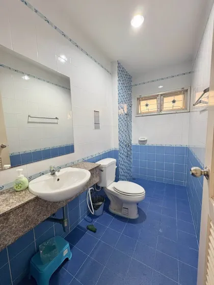 Villa de 3 habitaciones y 3 baños con vista al jardín en alquiler en Wichit, Phuket