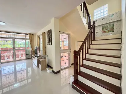 Villa de 3 habitaciones y 3 baños con vista al jardín en alquiler en Wichit, Phuket