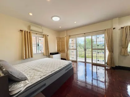 Villa de 3 habitaciones y 3 baños con vista al jardín en alquiler en Wichit, Phuket