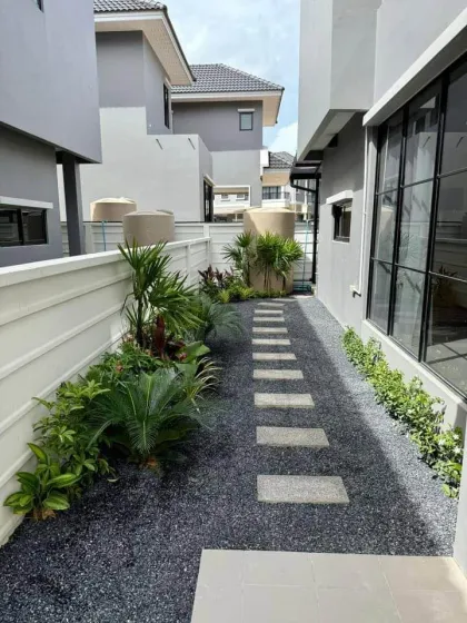 วิลล่าสระว่ายน้ำ 4 ห้องนอนให้เช่า ที่คราวน์เอสเตท เกาะแก้ว