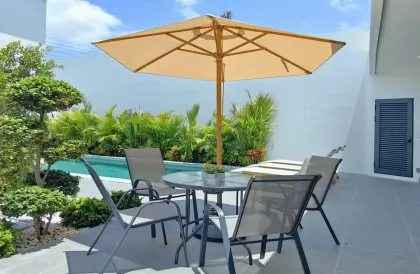 Moderne Doppelhaushälfte mit Pool zur Miete in Thalang